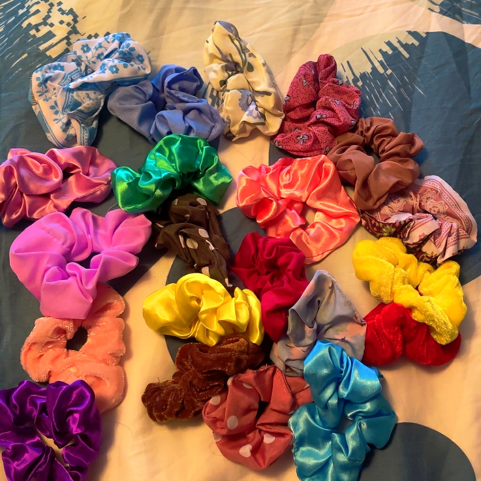 Lot Of 22 Brand New Scrunchies